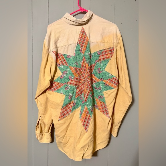 🌸 Bare Bones Flannel Button Up - Picture 2 of 2